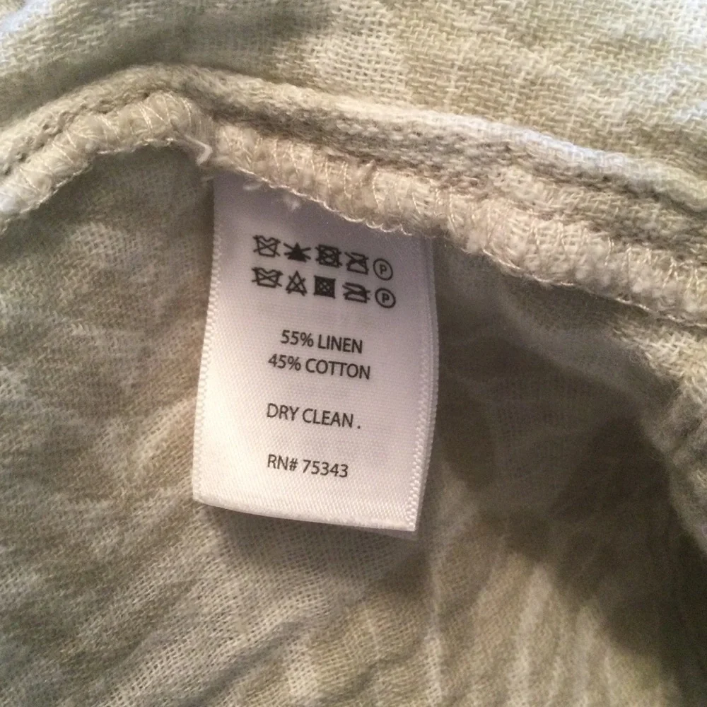 Tahari- Beautiful Long Linen Blazer with Open front. Size M - Picture 8 of 12